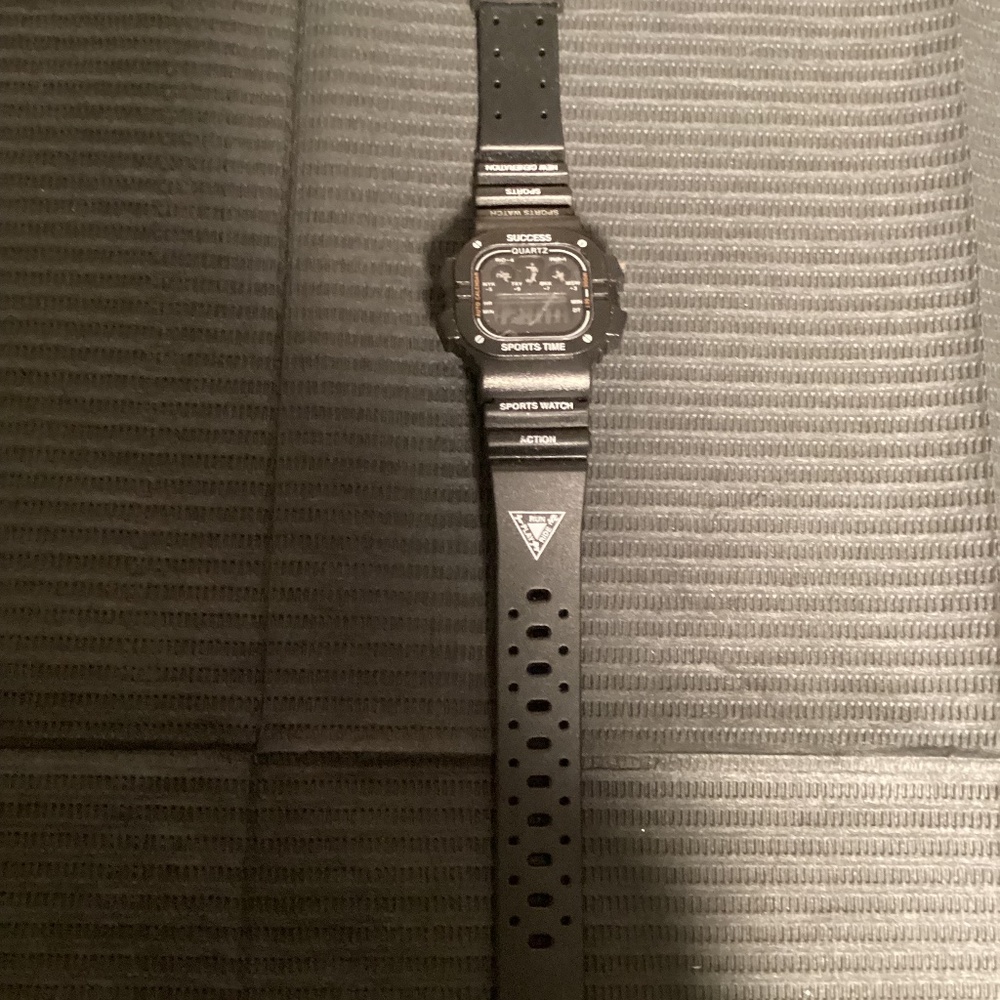 Vintage 90’s little sports watch. Runs